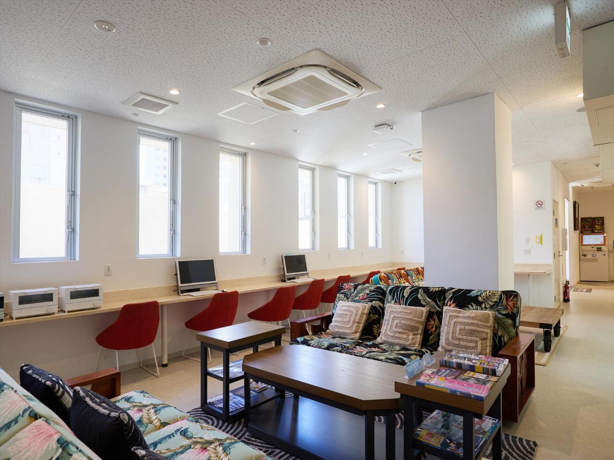 個室ホステル 美らキャビン 国際通り店 那覇市 エクステリア 写真